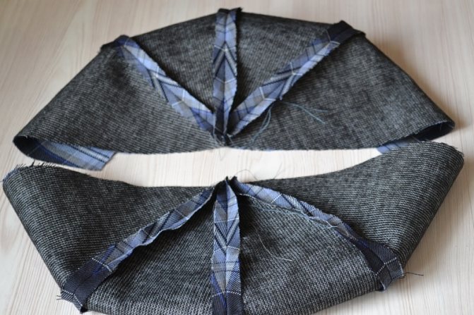 Две половинки кепки из четырех деталей