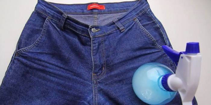 Джинсы и распрыскиватель