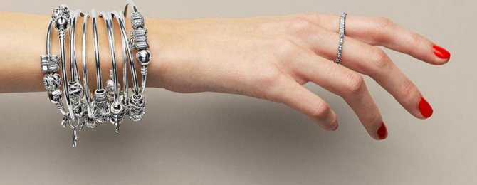 Множество браслетов «Пандора»