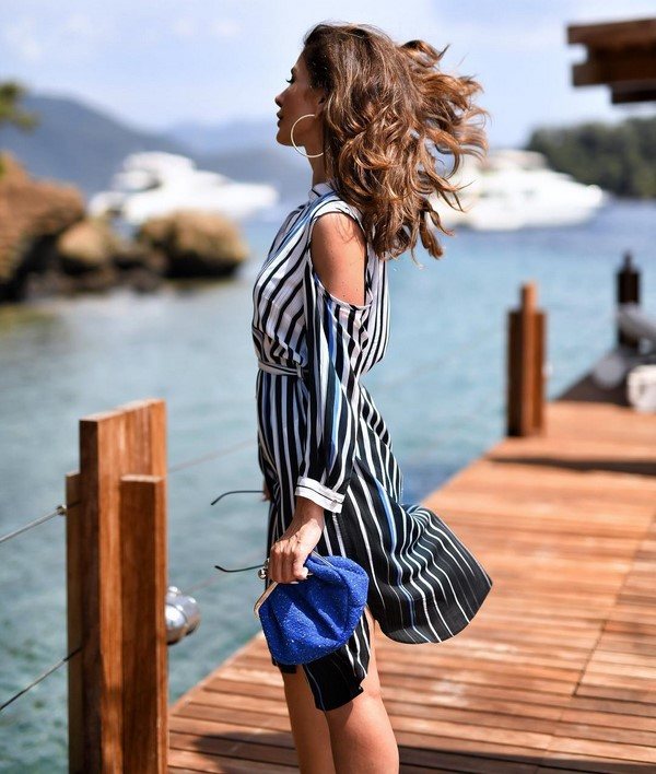 Модный летний тренд 2020-2021: эффектные платья в полоску