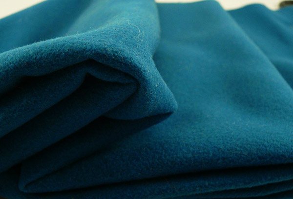 Отрез гладкокрашеной шерстяной ткани