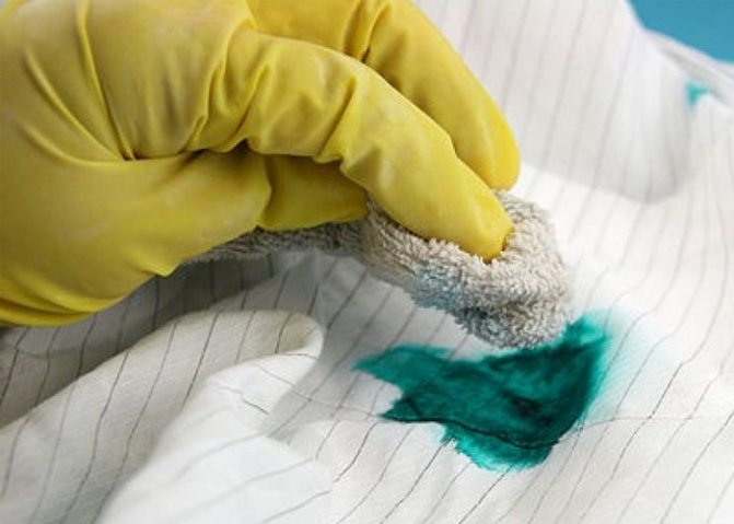 отстирать водоэмульсионную краску