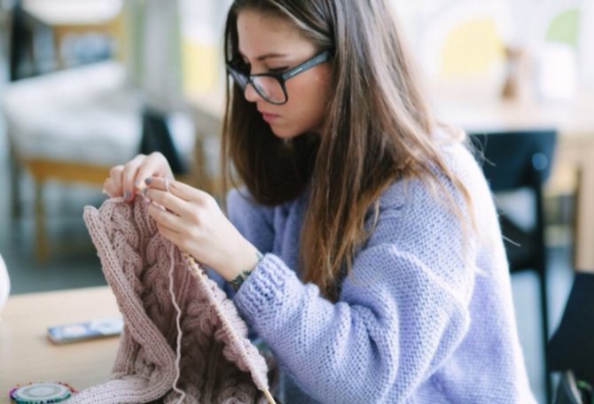 Связать детский свитер спицами